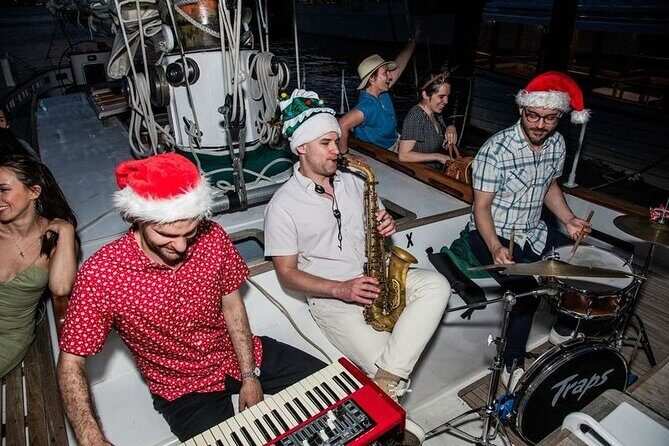 Key West Christmas Cruise with Live Band and Drinks - Meeting at 202 William St: how to avoid stress and late boarding