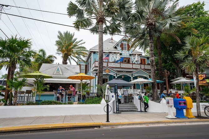 Key West: Haunted Pub Crawl Walking Tour - Wine-O Bar & Lounge at La Concha: Height, Suicide, and Haunting Themes