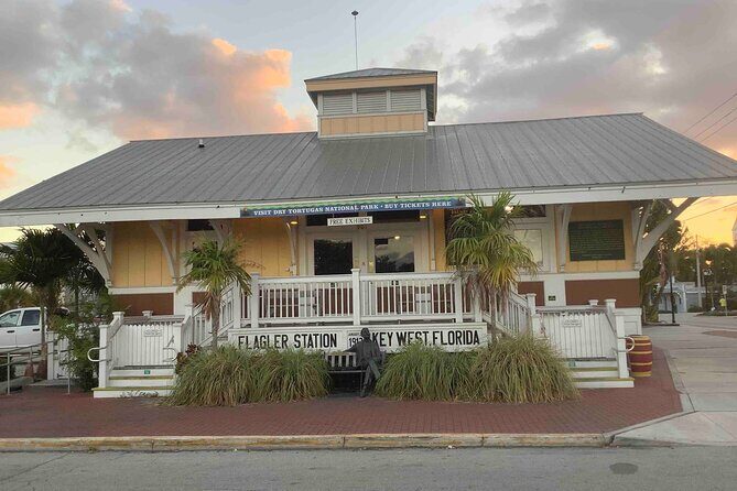 Key West History Audio Guided Walking Tour - Sloppy Joe’s Bar stop: quick, iconic, and made for photos