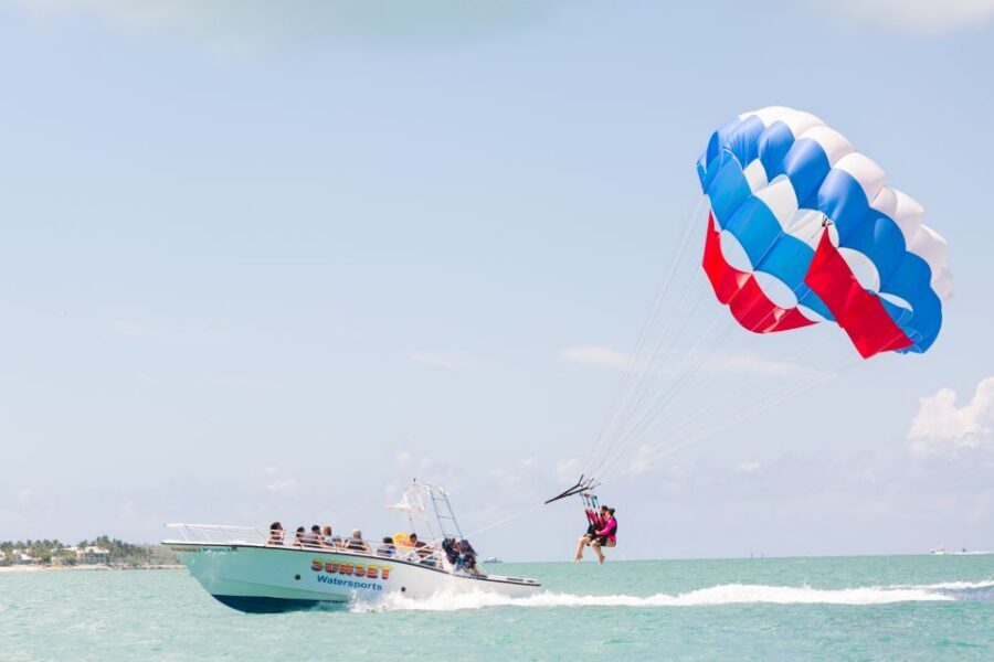 Key West Parasailing at Smathers Beach - The slow descent and water dip: the part you’ll remember most